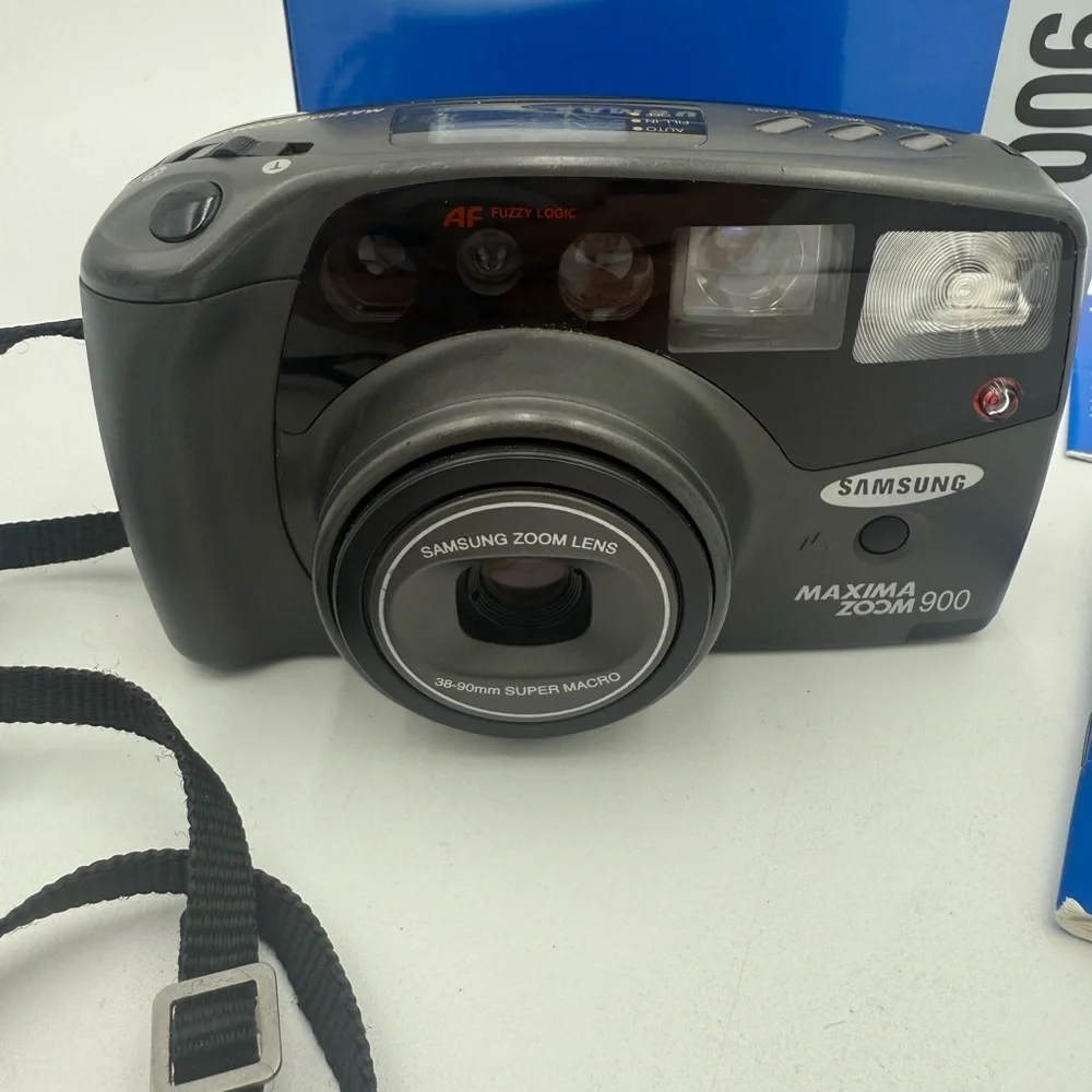 Samsung Maxima Zoom 900 Black Built In Flash 38-90mm Point & Shoot Film Camera